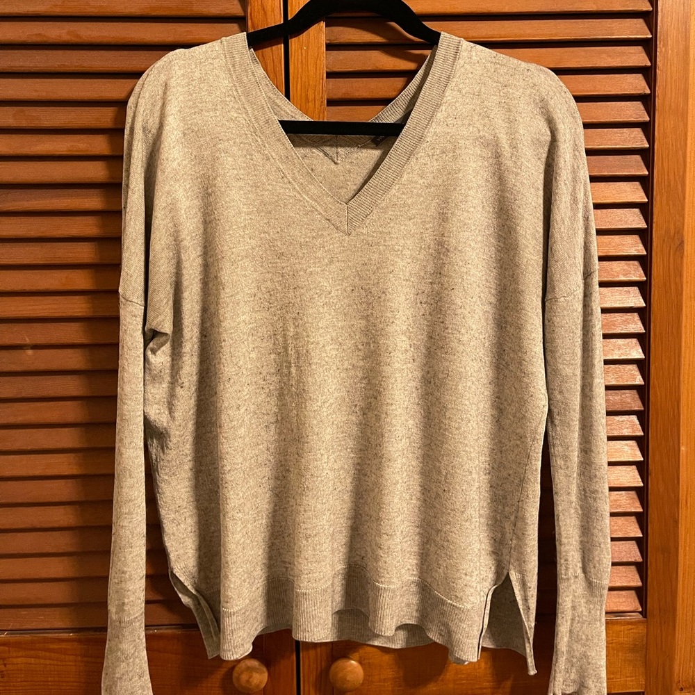 VINCE double V neck sweater